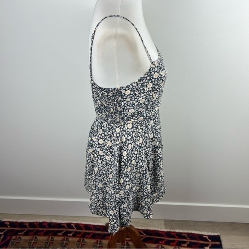 Urban Outfitters Black Daisy Floral Smocked Mini Dress Ruffle Hem Size M FD5532 - Picture 10 of 15